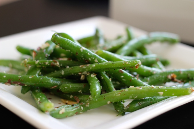 green beans with almonds and garlic