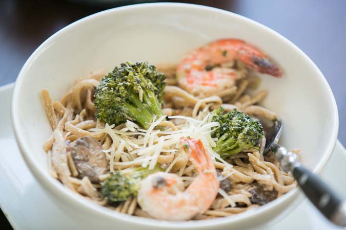 creamy linguine with shrimp and veggies